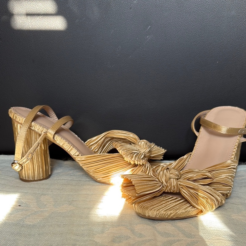 Elegant Gold Women's Heels - Picture 3 of 3
